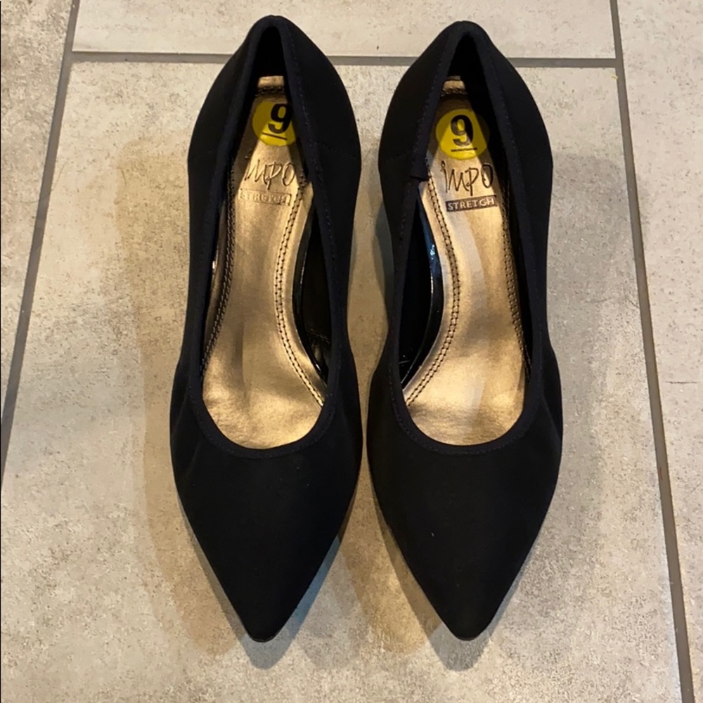 Black low heel shoes